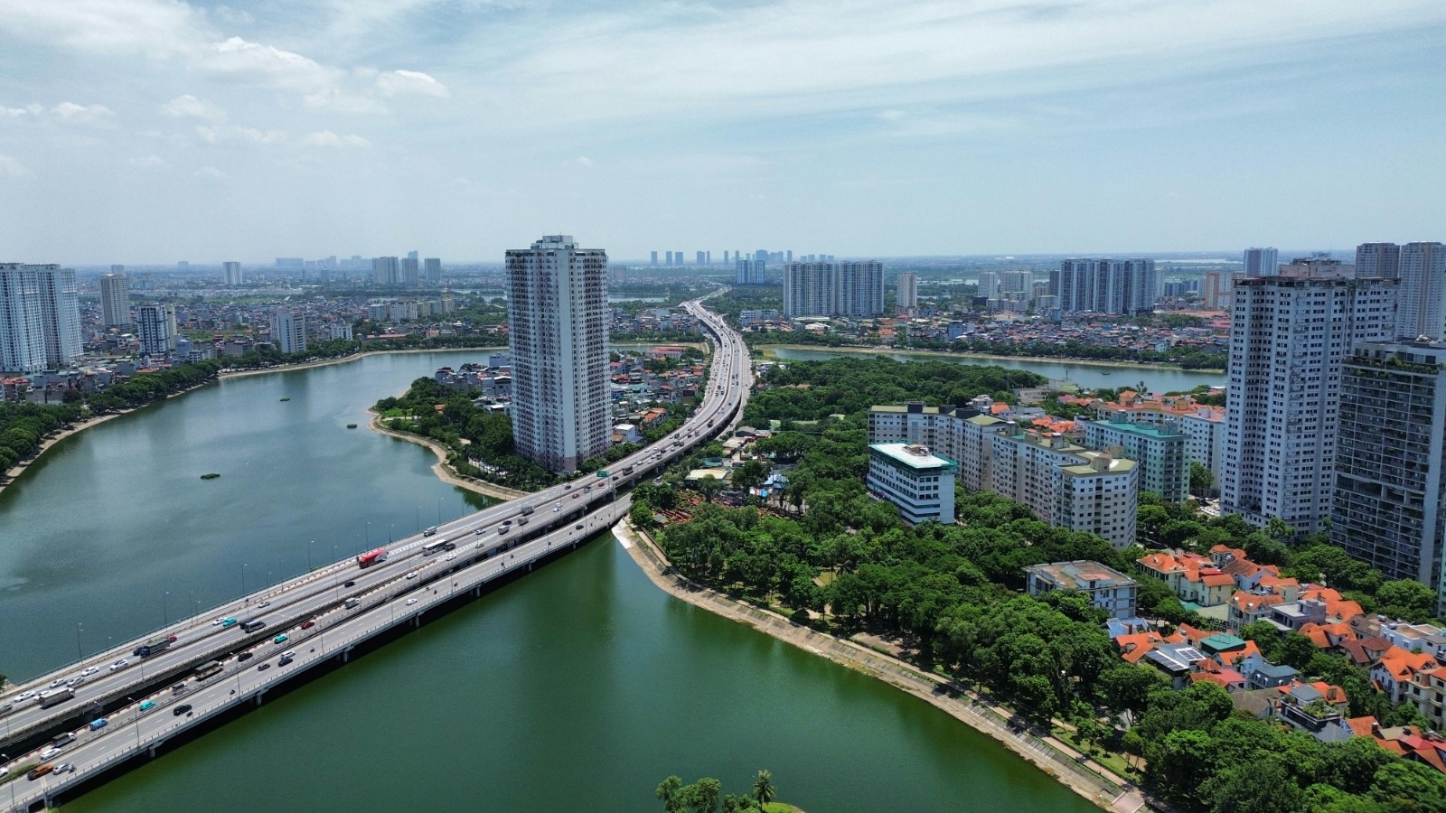 Technology-Driven Urban Governance and Infrastructure